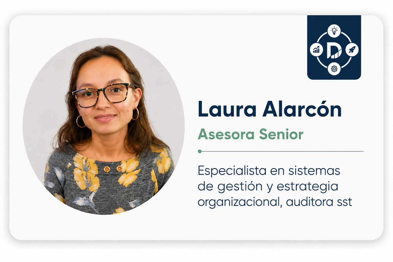 Tarjeta de presentación de Laura, integrante del equipo de Dira Asesores